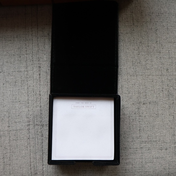 Taylor Swift Bundle - Picture 5 of 6